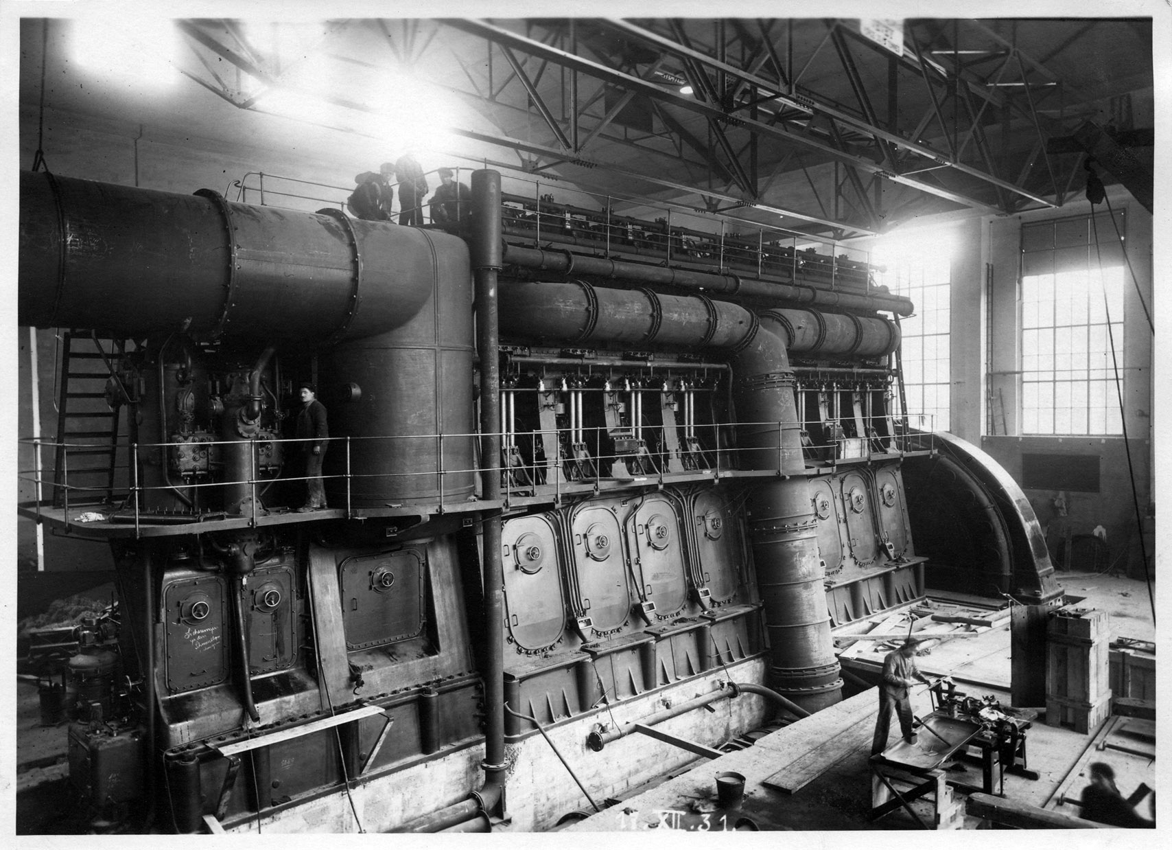 Moteur « marin » Sulzer de la Centrale énergétique de la Maigrauge. Etat en 1931 lors de l’installation