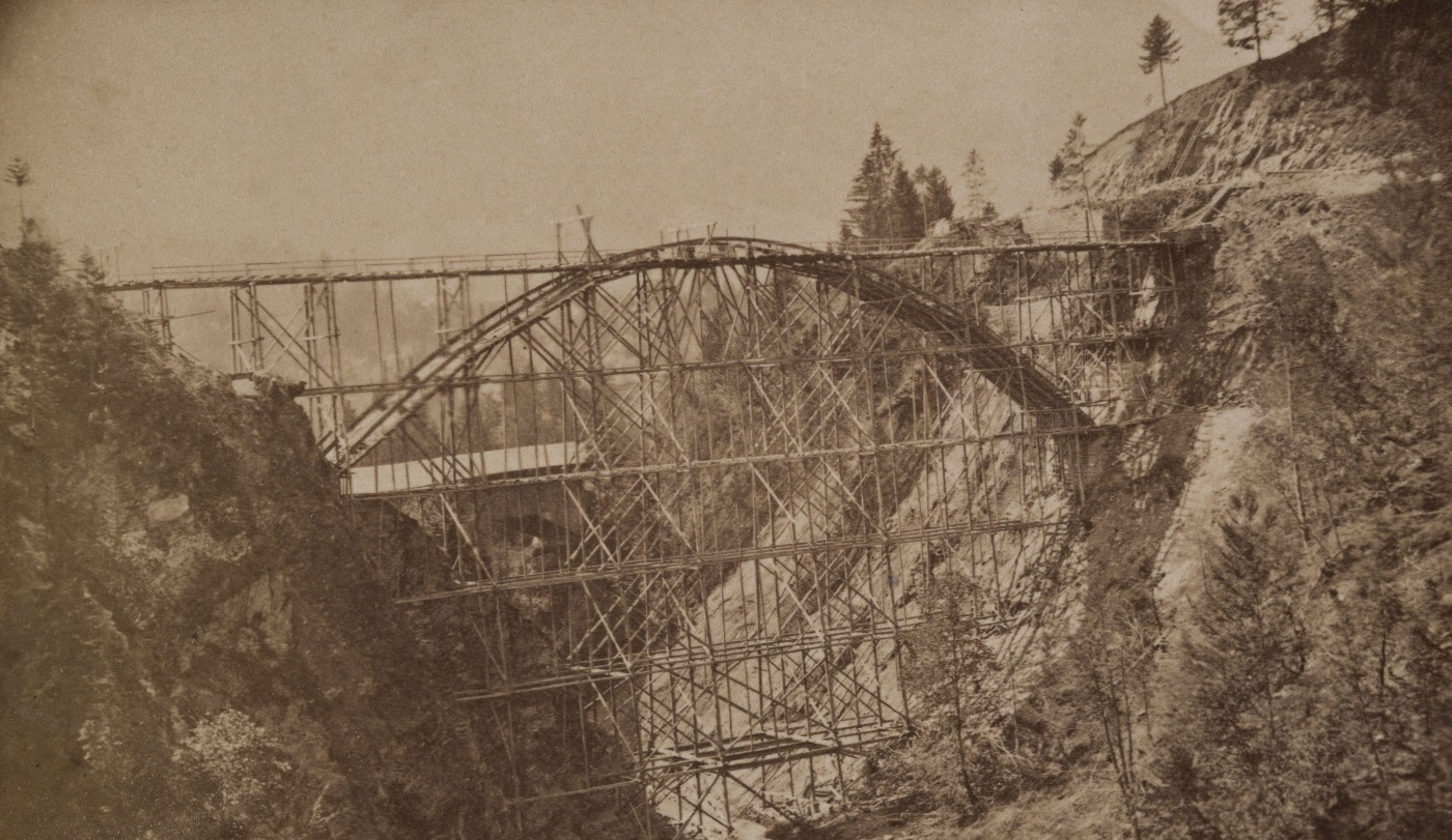 Der Bau der Metallbrücke, Fotografie von Jules Gremaud, 1879