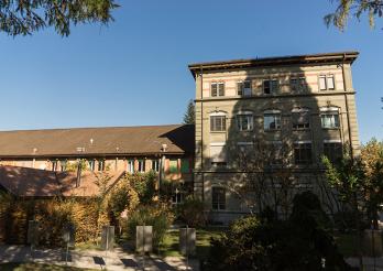Gebäude des Naturhistorischen Museums Freiburg, vom Botanischen Garten aus gesehen