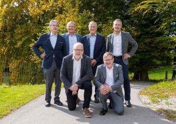 Rencontre des six directeurs en 2022 pour célébrer les 50 ans de la Promotion économique, de gauche à droite : Guy Macheret (1971-1985), Rudolf Zurkinden (1992-1999), Jean-Luc Mossier (2011-2018), Michel Pittet (1985-1991), Jerry Krattiger (depuis 2019), Thierry Mauron (1999-2011).