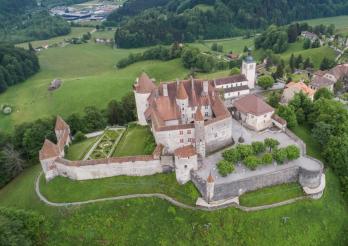 Photo aérienne du château des comtes de Gruyère