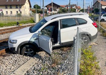 20240731 Courtepin voiture sur la voie