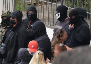 Manifestants masqués