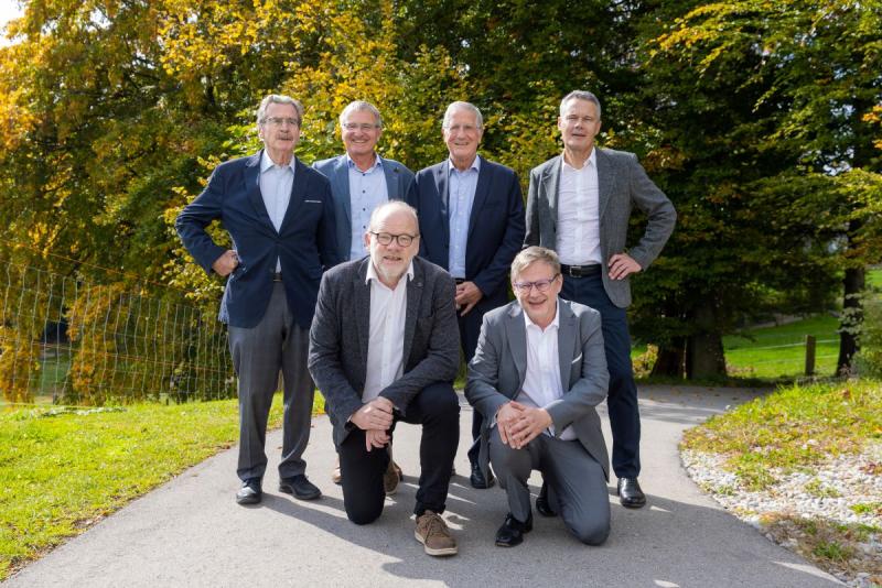 Rencontre des six directeurs en 2022 pour célébrer les 50 ans de la Promotion économique, de gauche à droite : Guy Macheret (1971-1985), Rudolf Zurkinden (1992-1999), Jean-Luc Mossier (2011-2018), Michel Pittet (1985-1991), Jerry Krattiger (depuis 2019), Thierry Mauron (1999-2011).