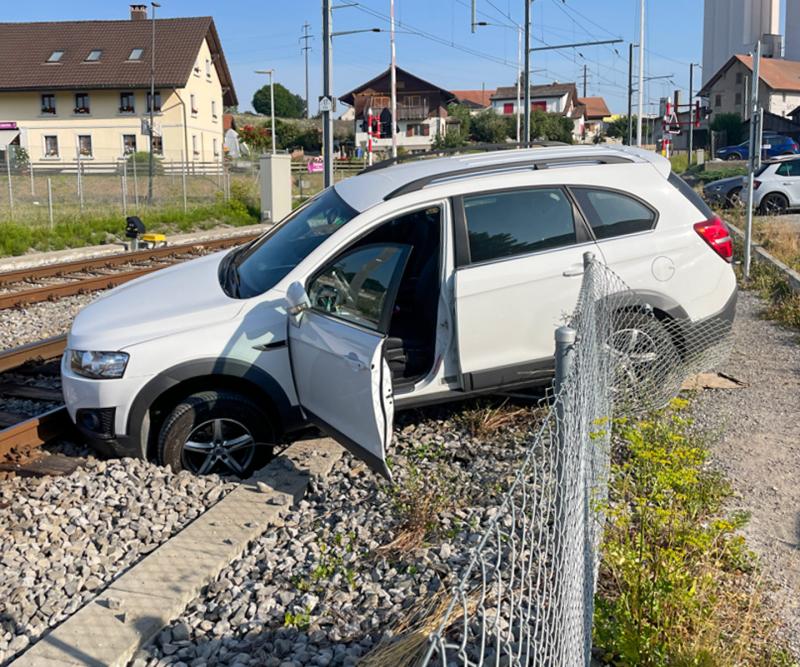 20240731 Courtepin voiture sur la voie