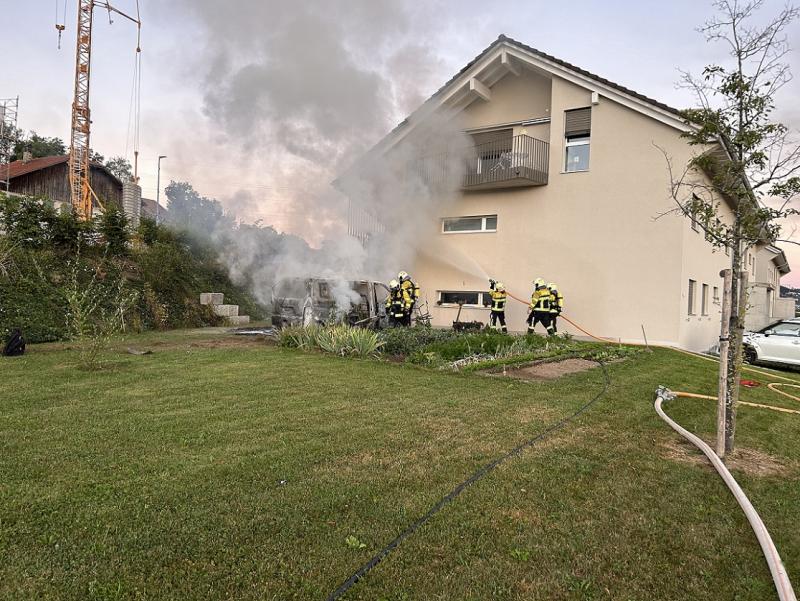 Un assoupissement au volant provoque un accident et un incendie à Bossonnens