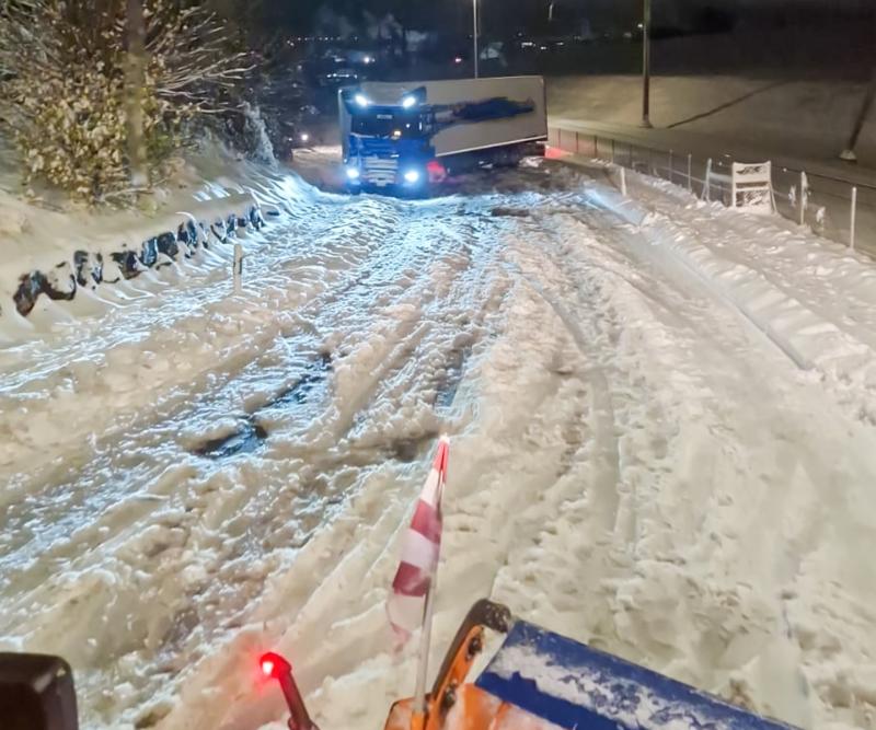 Route enneigée - camion